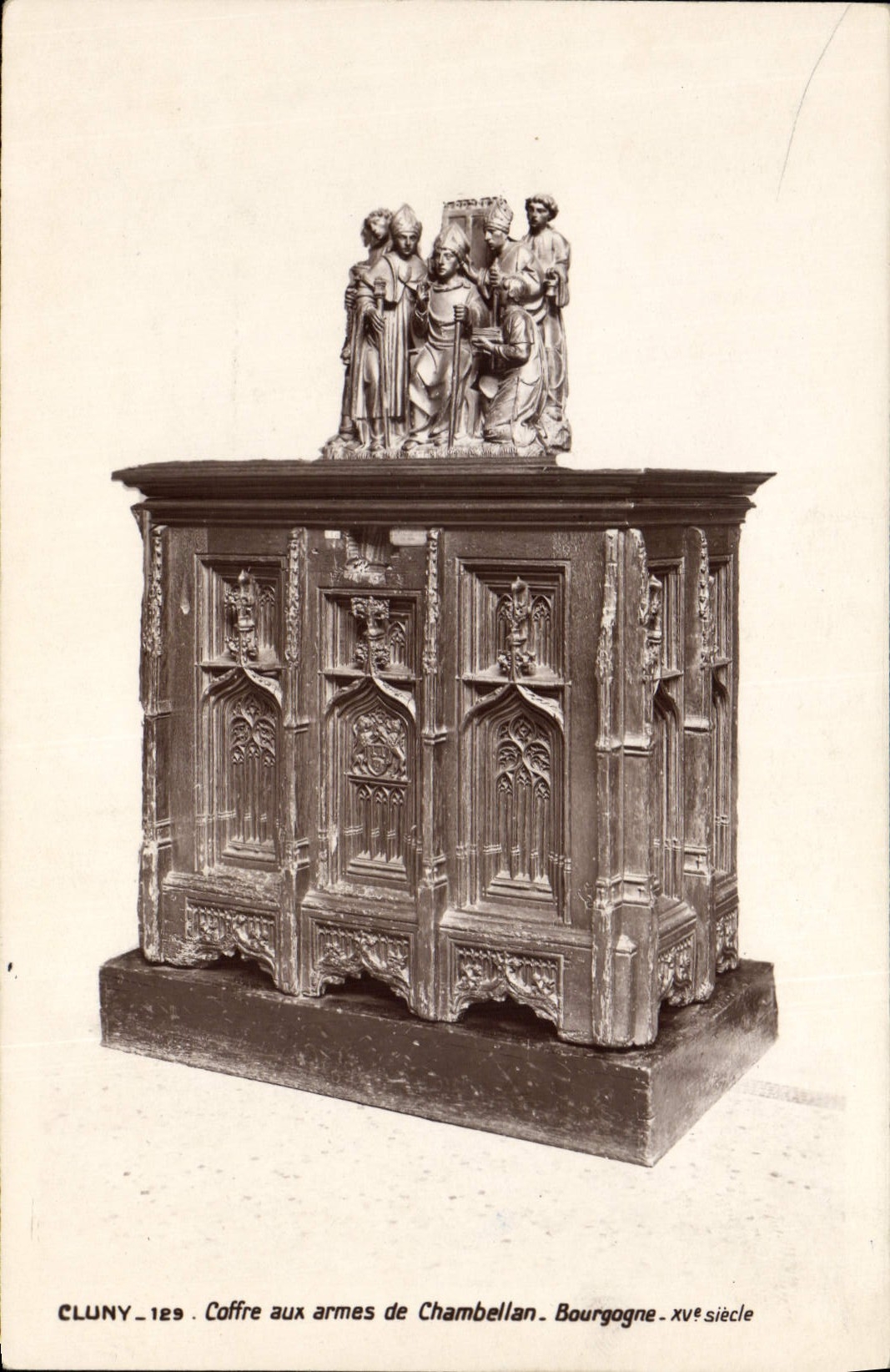 CPA Cluny Coffre aux armes de Chambellan Bourgogne