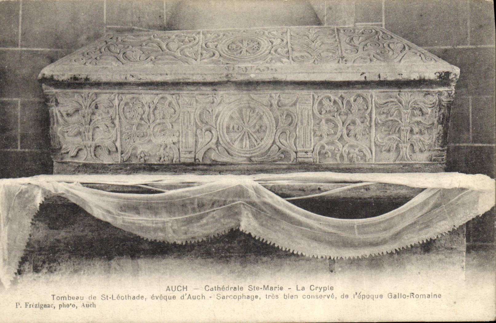 CPA Auch Cathedrale Ste Marie La crypte