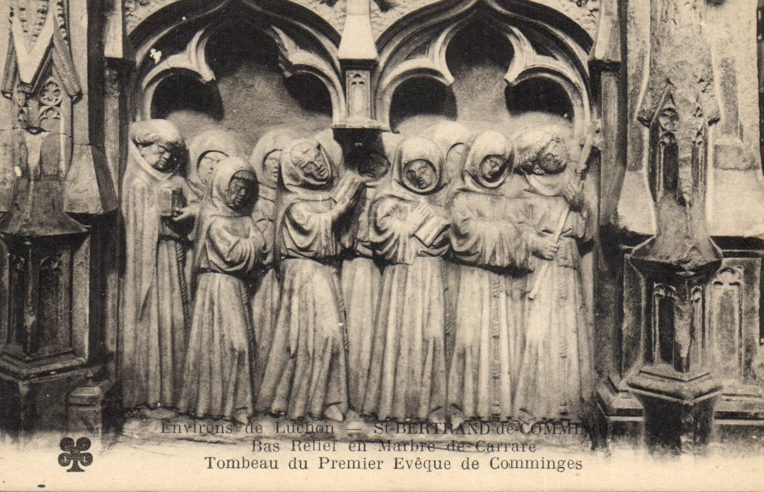 CPA Environs de Luchon St Bertrand de Comminges Bas relief en marbre Tombeau du Premier Eveque de Comminges