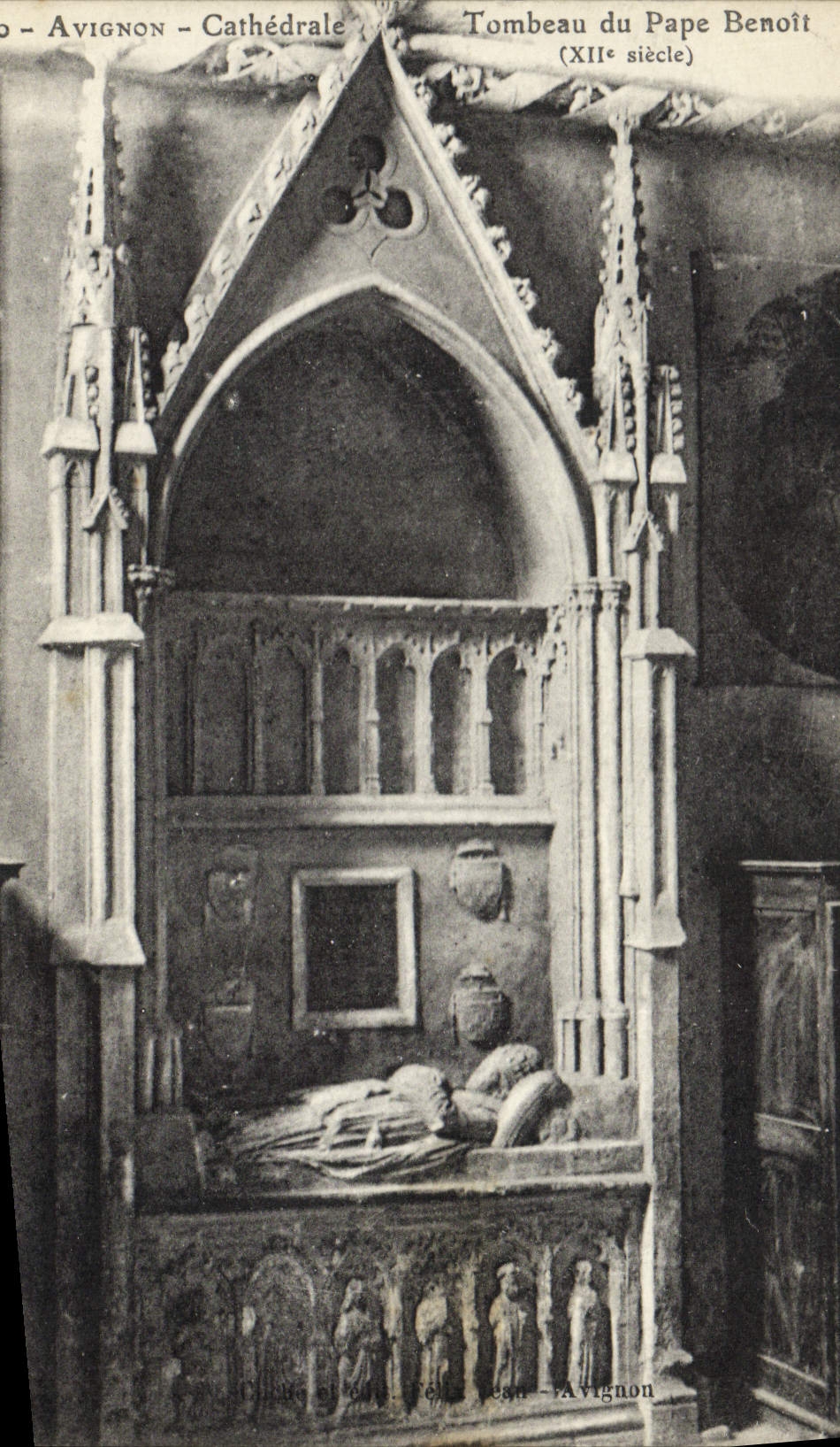 CPA Avignon Cathedrale Tombeau du Pape Benoit