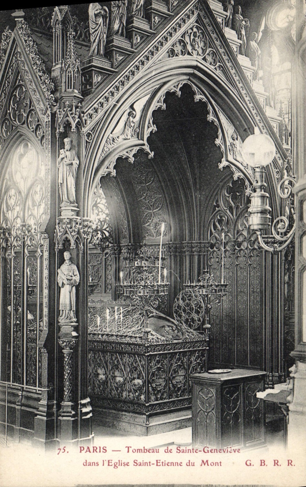 CPA Paris Tombeau de Sainte Genevieve dans l'eglise Saint Etienne du Mont 