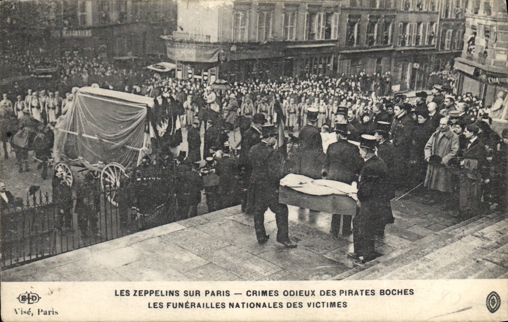 CPA Les zeppelins sur Paris Les funerailles nationales des victimes