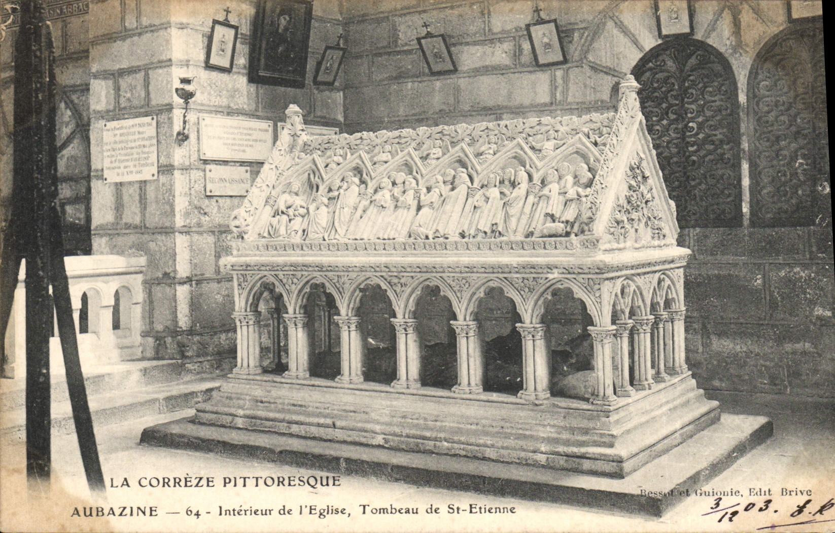 CPA Aubazine Interieur de l'eglise Tombeau de St Etienne