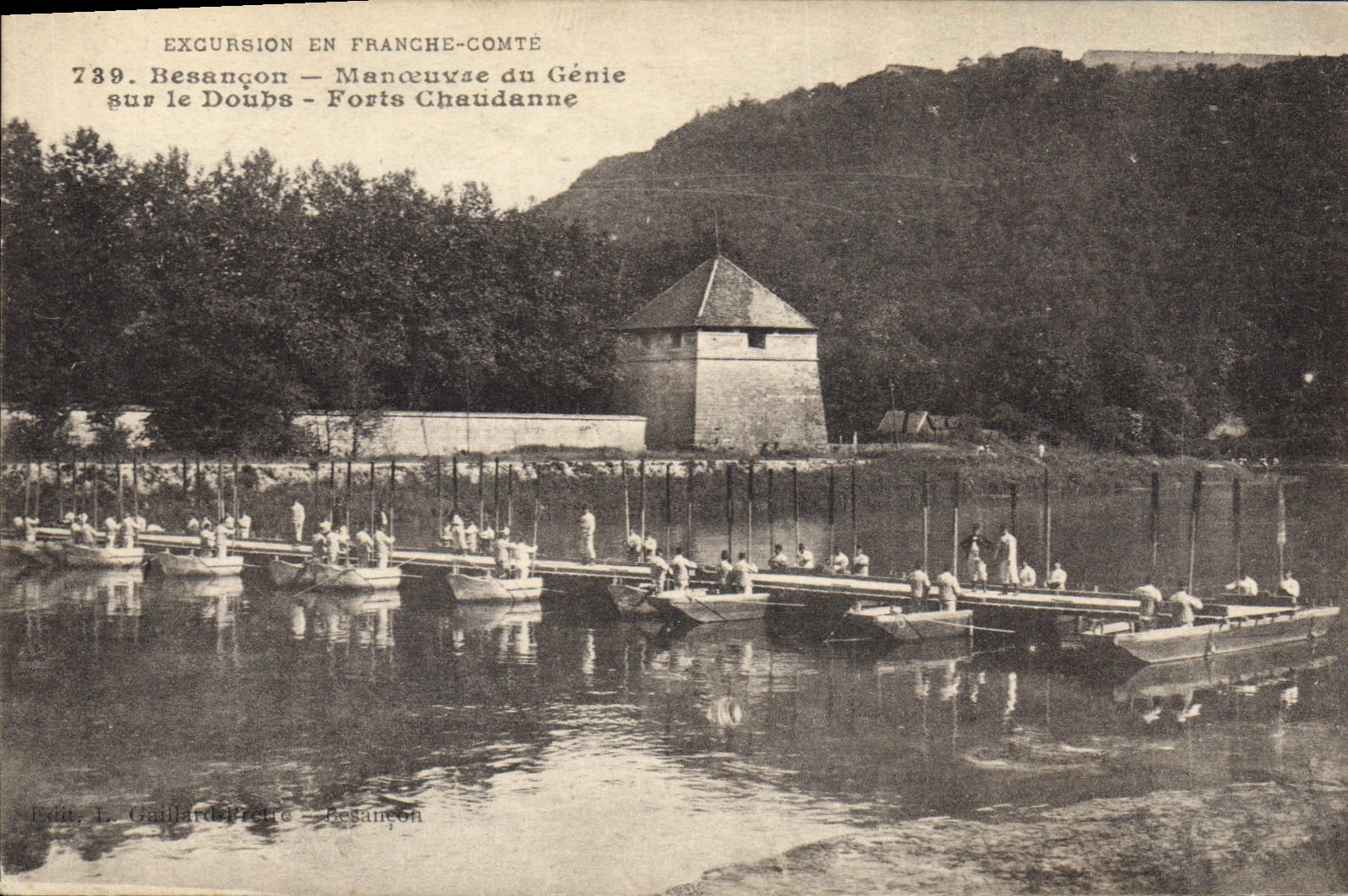 CPA Militaria Excursion de Franche Comte Besancon Manoeuvre du Genie sur le Doubs Forts Chaudanne