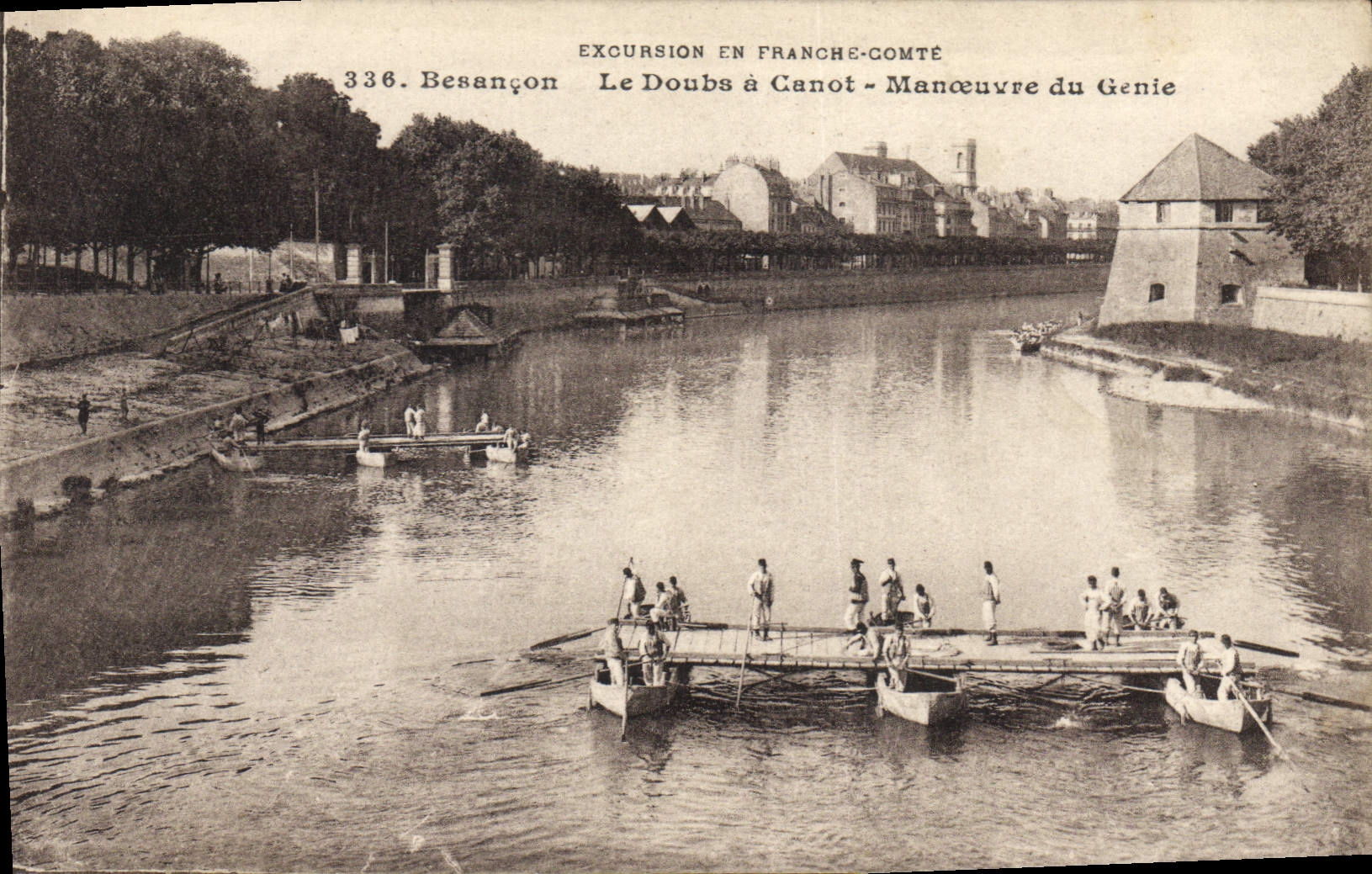CPA Militaria Besancon Le Doubs a canot Manoeuvre du Genie