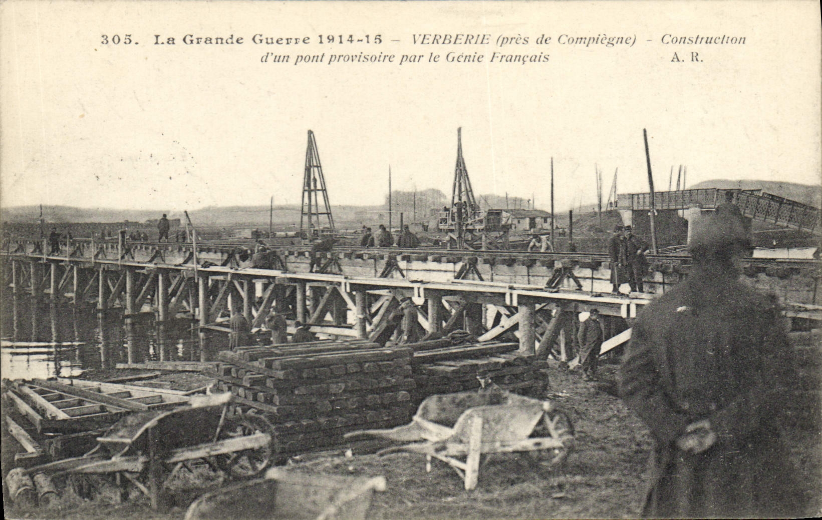 CPA Militaria Verberie pres Compiegne Construction d'un pont provisoire par le genie francais