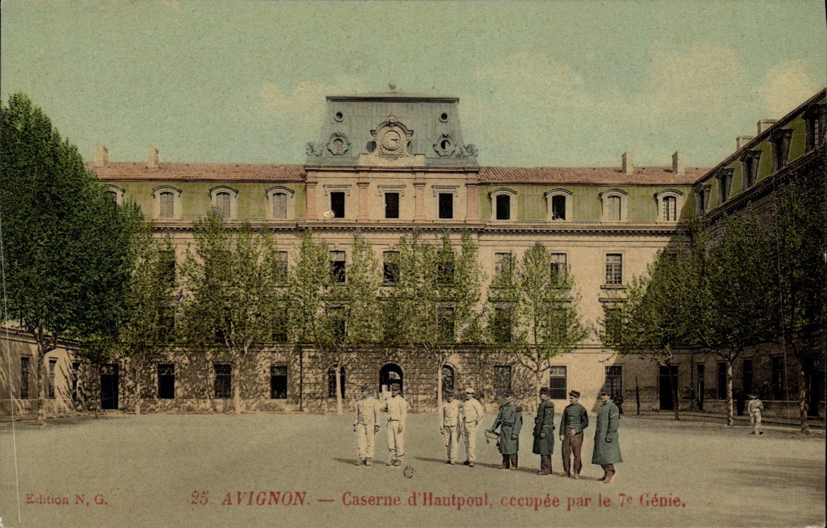 CPA Militaria Avignon Caserne d'Hautpoul occupee par le 7eme Genie