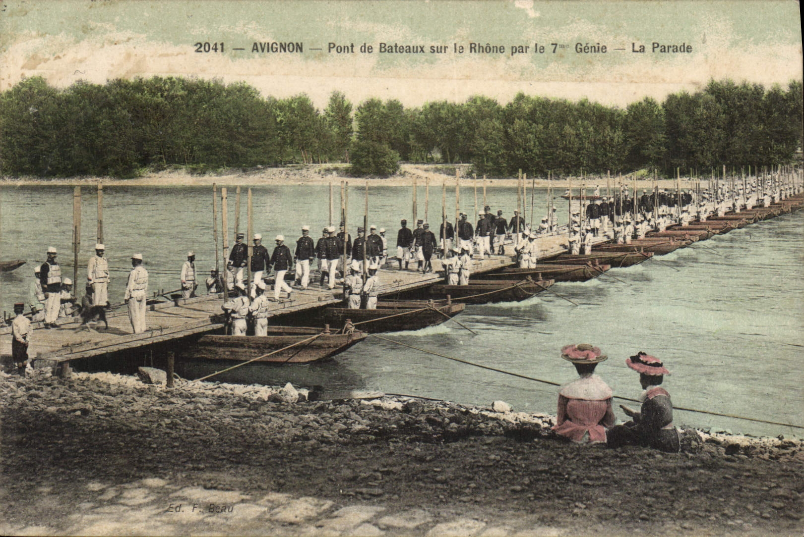CPA Militaria Avignon Pont de bateaux sur le Rhone par le 7eme Genie La parade