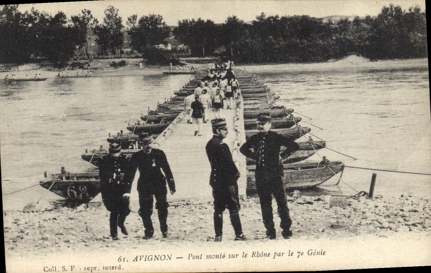 CPA Militaria Avignon Pont monte sur le Rhone par le 7eme Genie