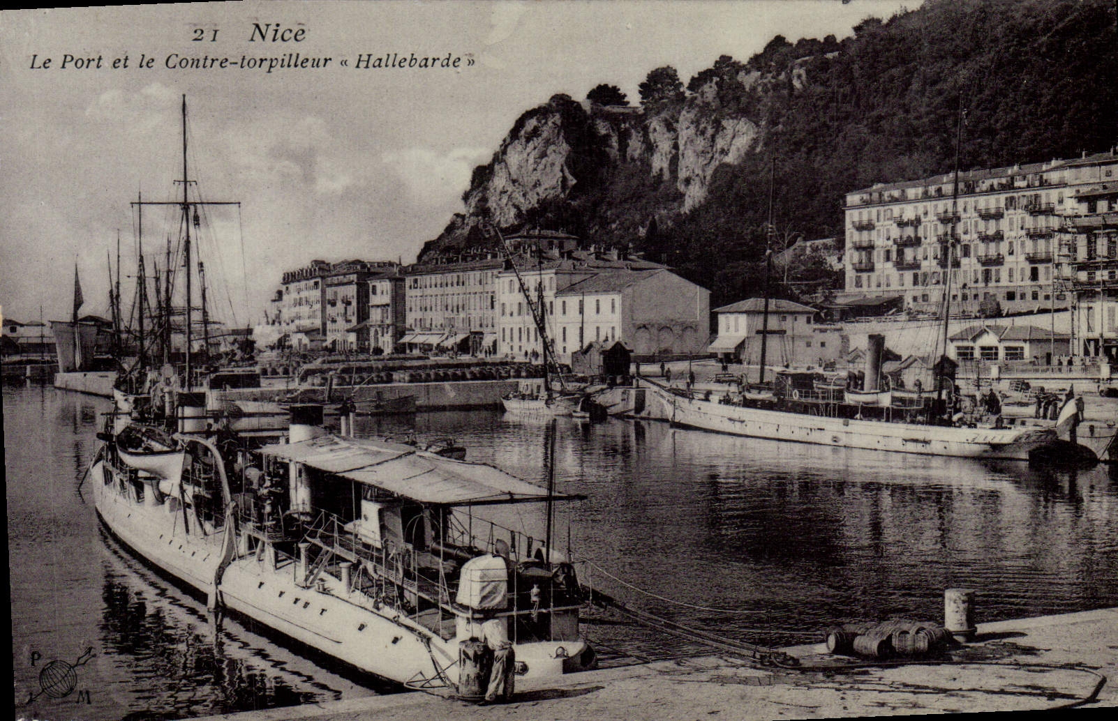 CPA Bateau Le port et le Contre torpilleur Hallebarde