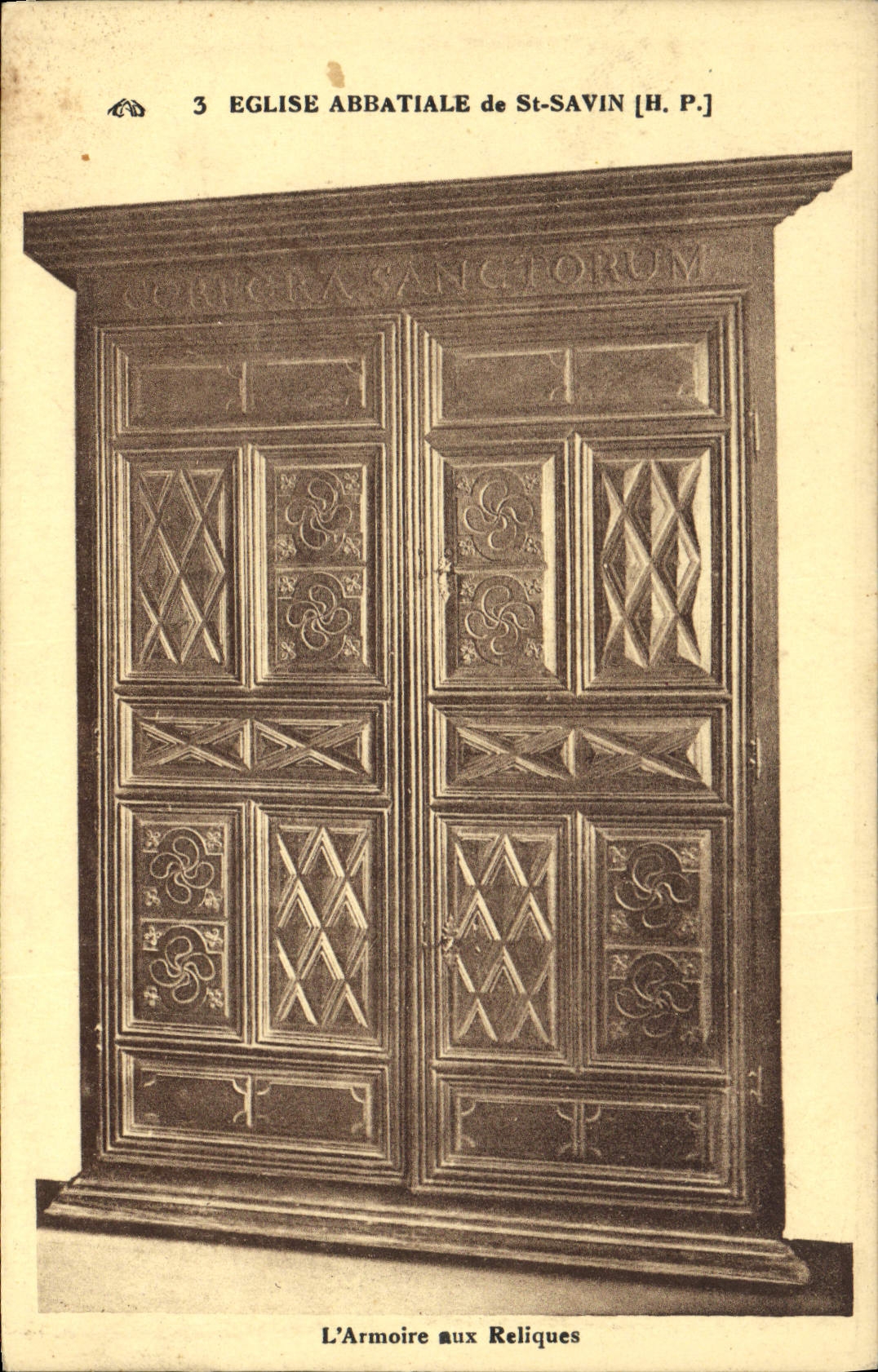 CPA Eglise abbatiale de St Savin L'armoire aux reliques