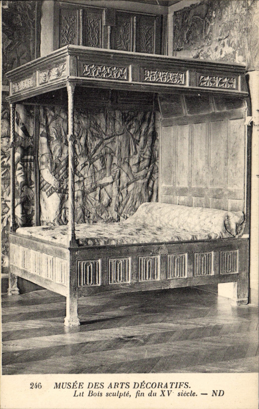 Postal Vagada de las Artes Decorativas Cama madera talla