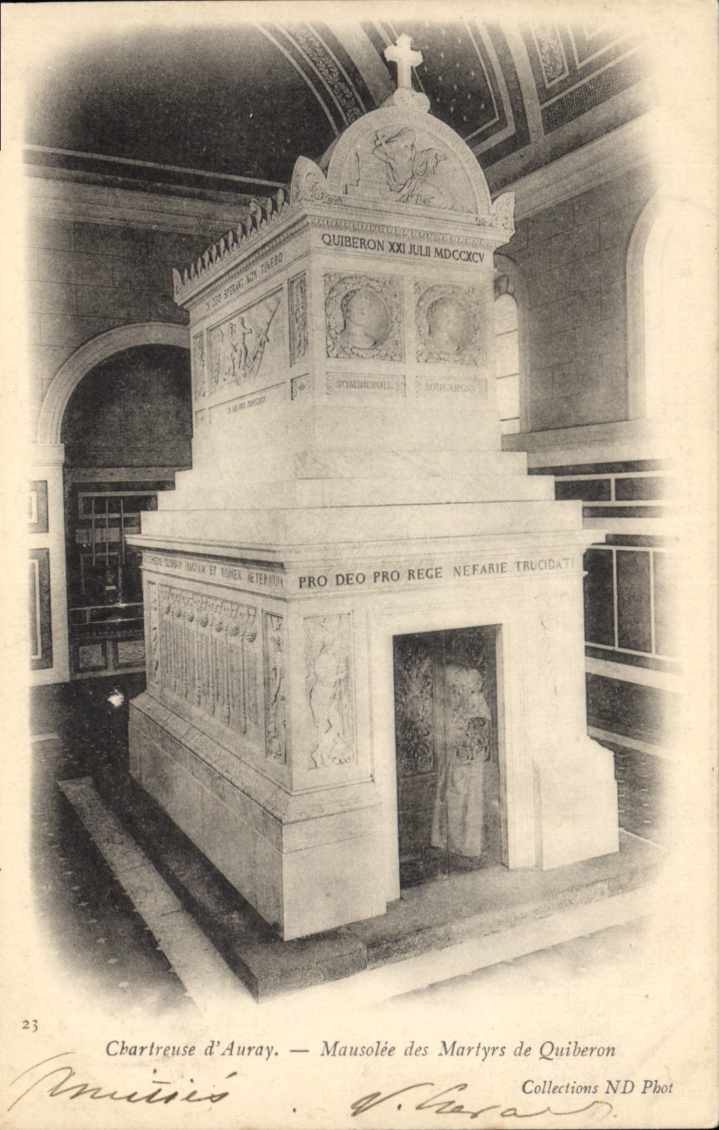 CPA Chatreuse d'Auray Mausolee des Martyrs de Quiberon