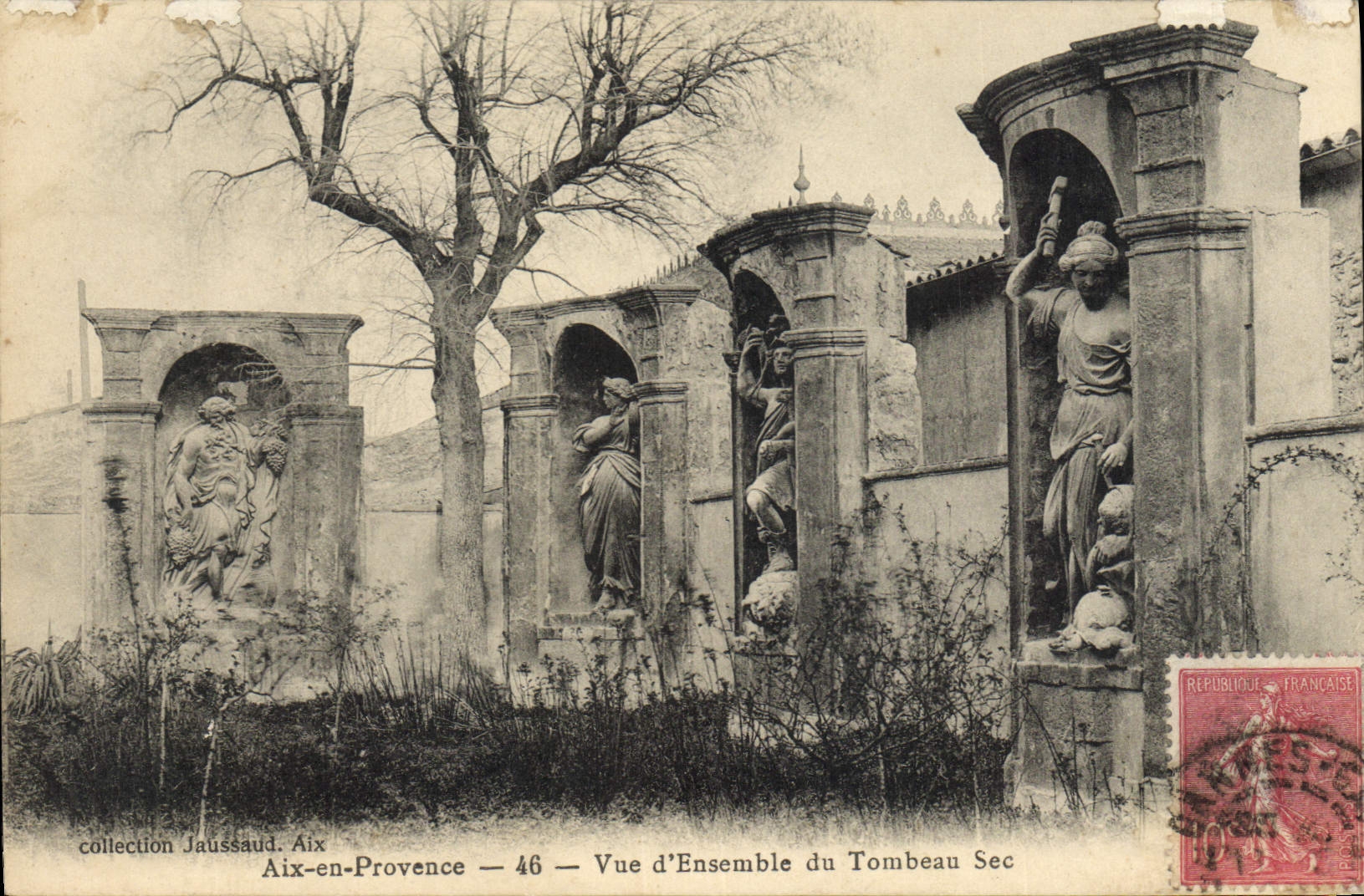 CPA Aix en Provence Vue d'ensemble du tombeau sec