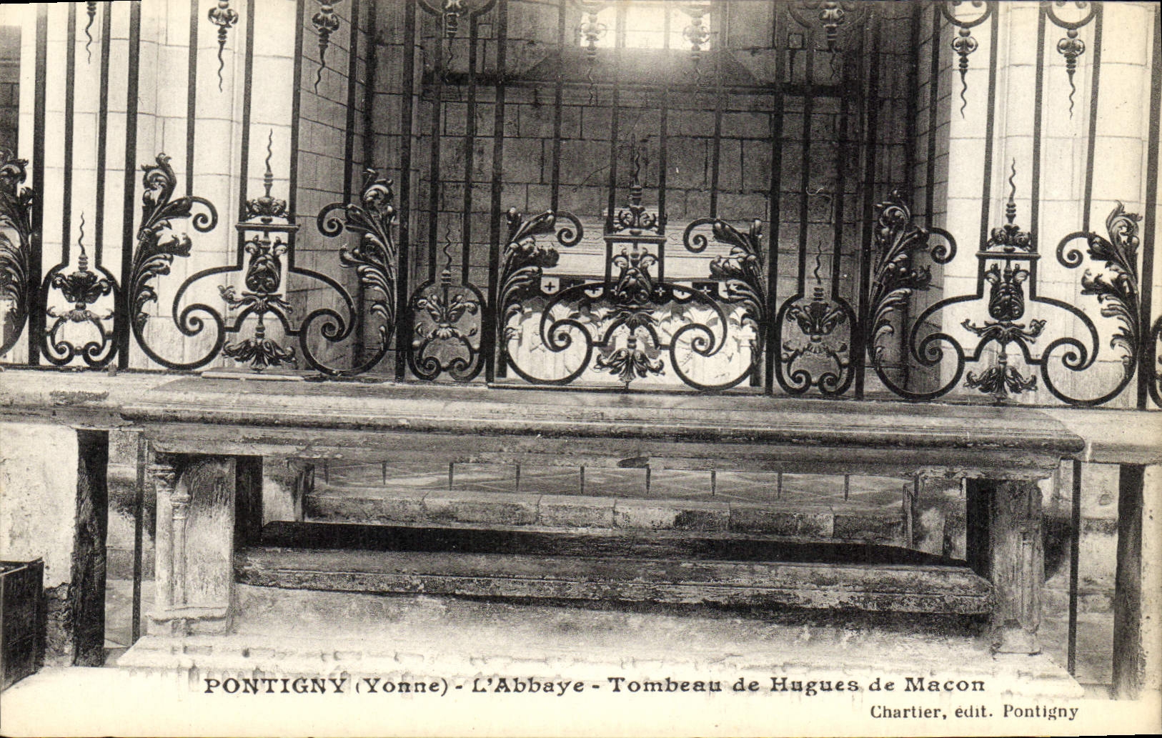 CPA Pontigny Abbaye Tombeau de Hugues de Macon