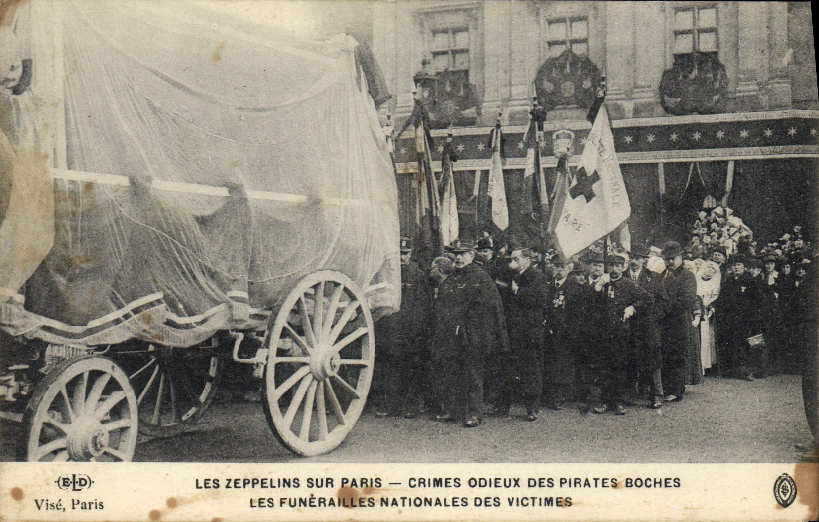 CPA Les zeppelins sur Paris Les funerailles nationales des victimes