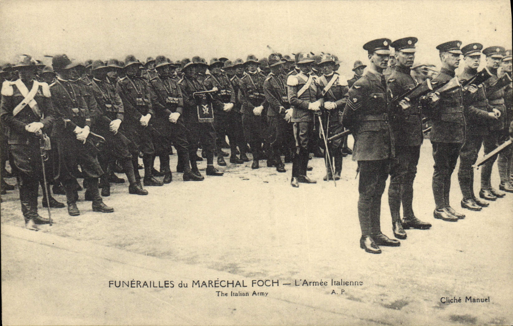 CPA Funerailles du Marechal Foch L'armee italienne