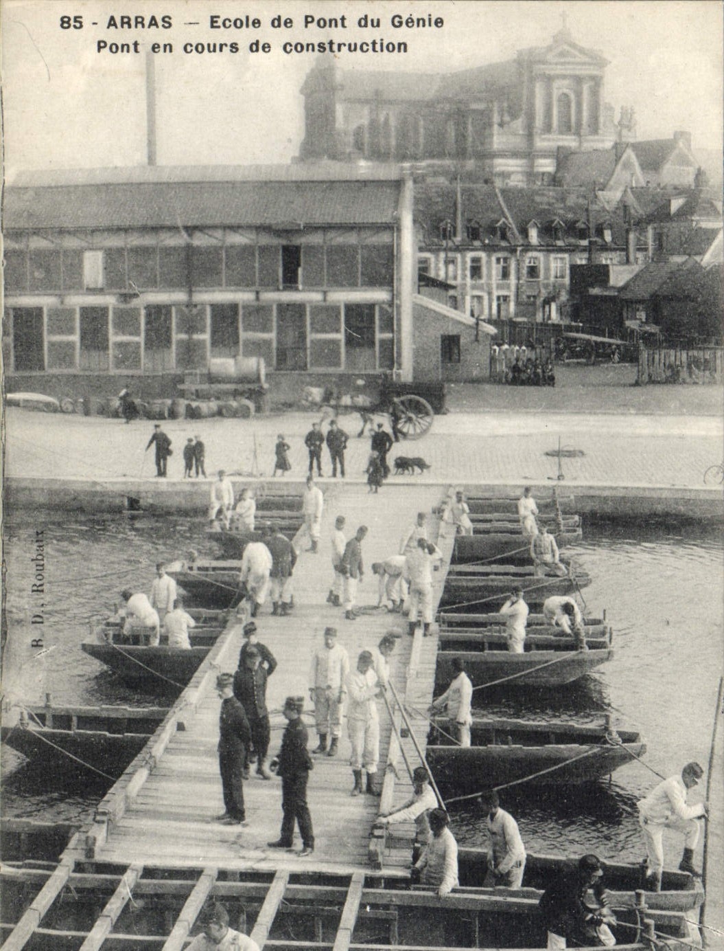 CPA Militaria Arras Ecole de pont du Genie Pont en cours de construction