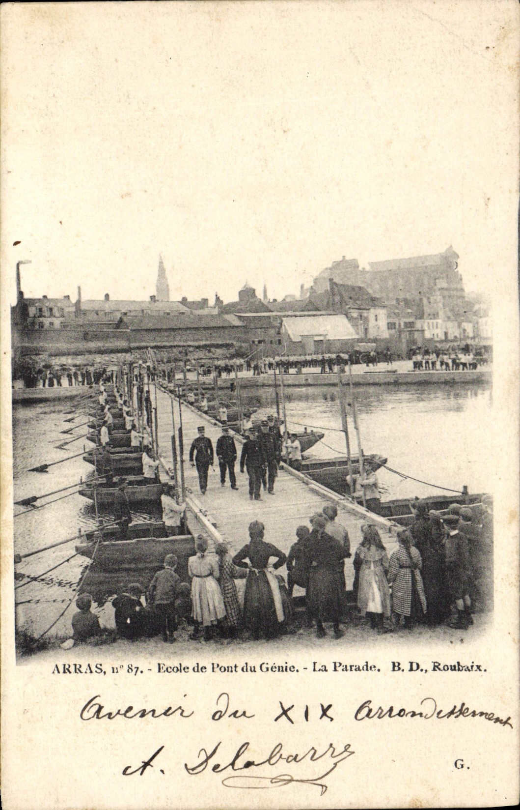 CPA Militaria Arras Ecole de Pont du Genie La parade 