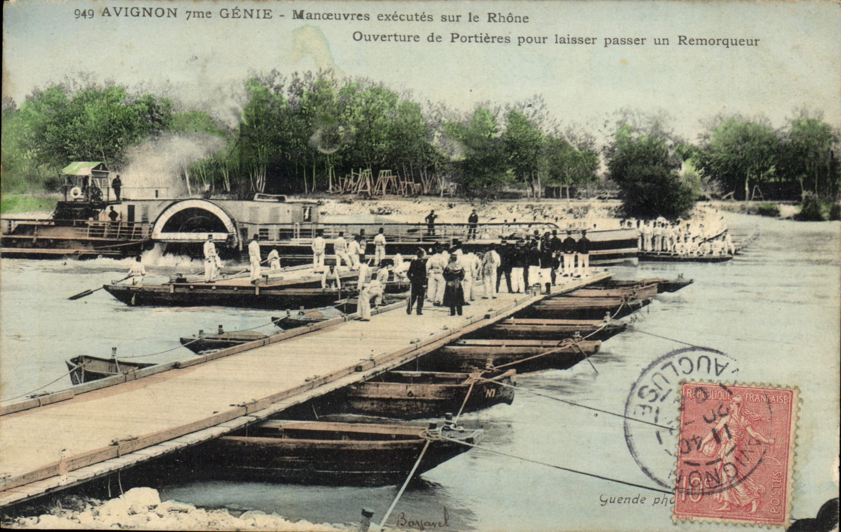 CPA Militaria Avignon 7eme Genie Manoeuvres executees sur le Rhone Ouverture de portieres pour laisser passer un remorqueur 