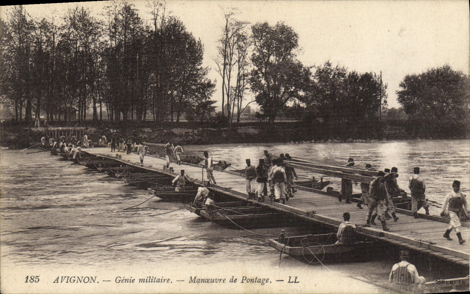 CPA Militaria Avignon Genie Militaire Manoeuvre de pontage