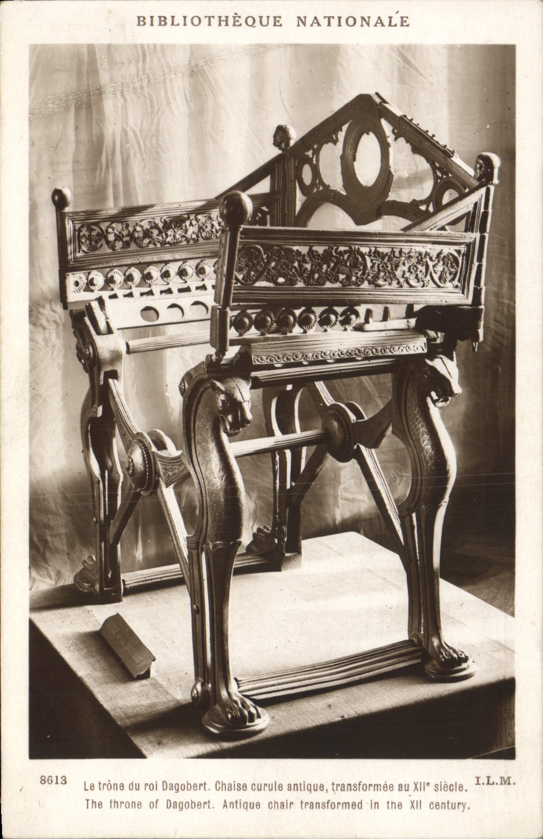 CPA Paris Bibliotheque National Le trone du roi Dagobert Chaise curule