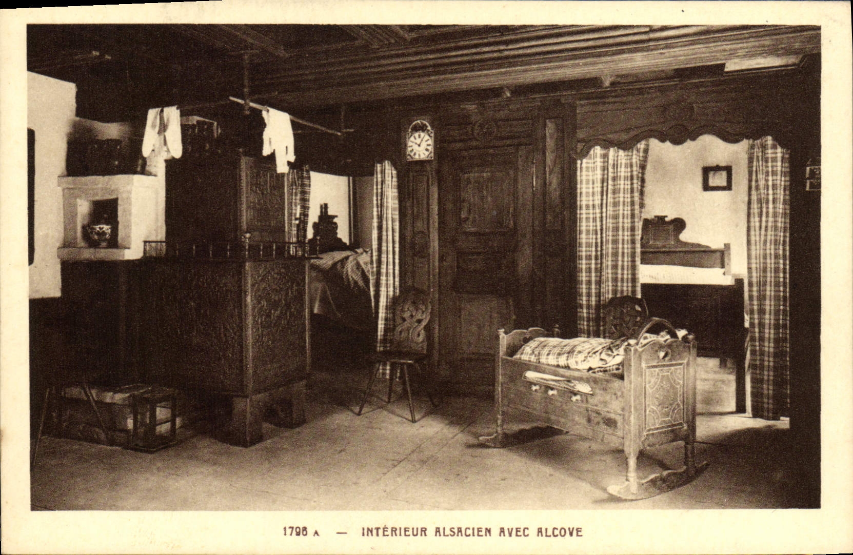 CPA Interieur alsacien avec alcove 