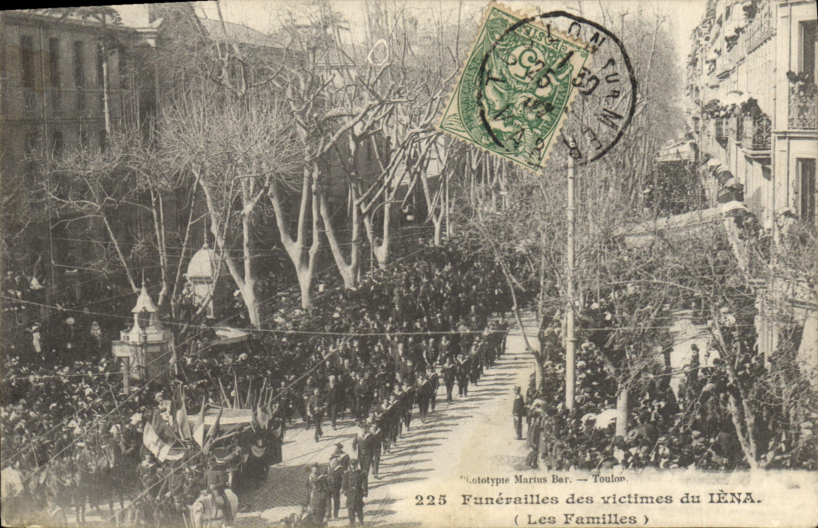 CPA Funerailles des victimes du Iena Les familles 