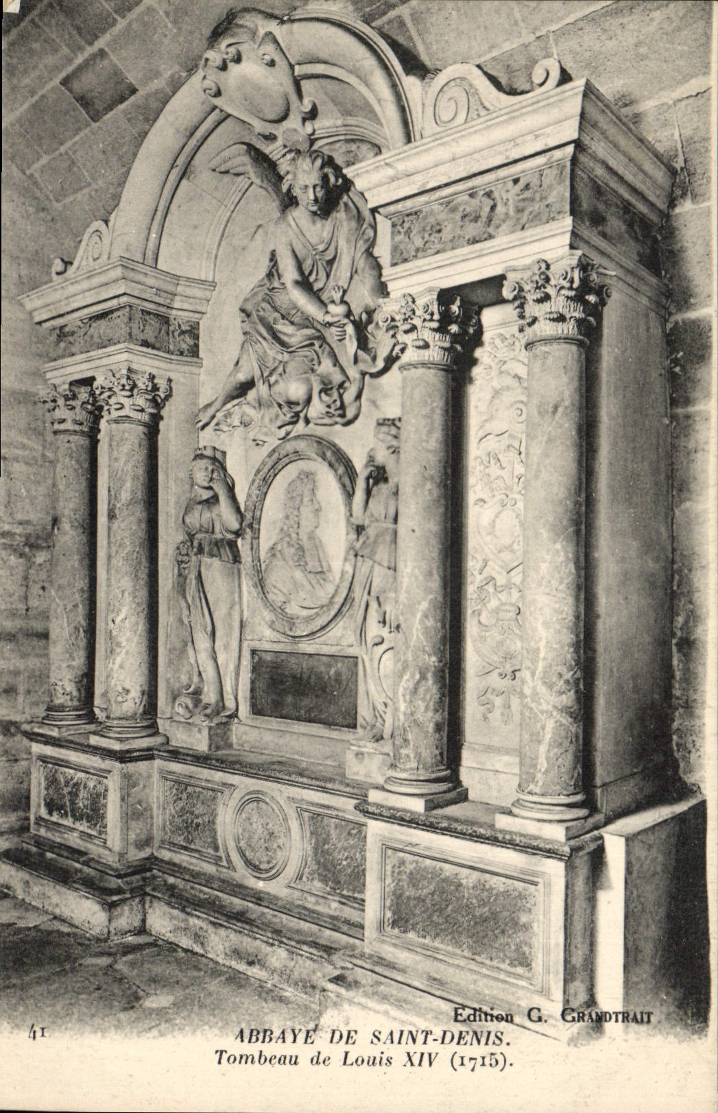 CPA Abbaye de Saint Denis Tombeau de Louis XIV 
