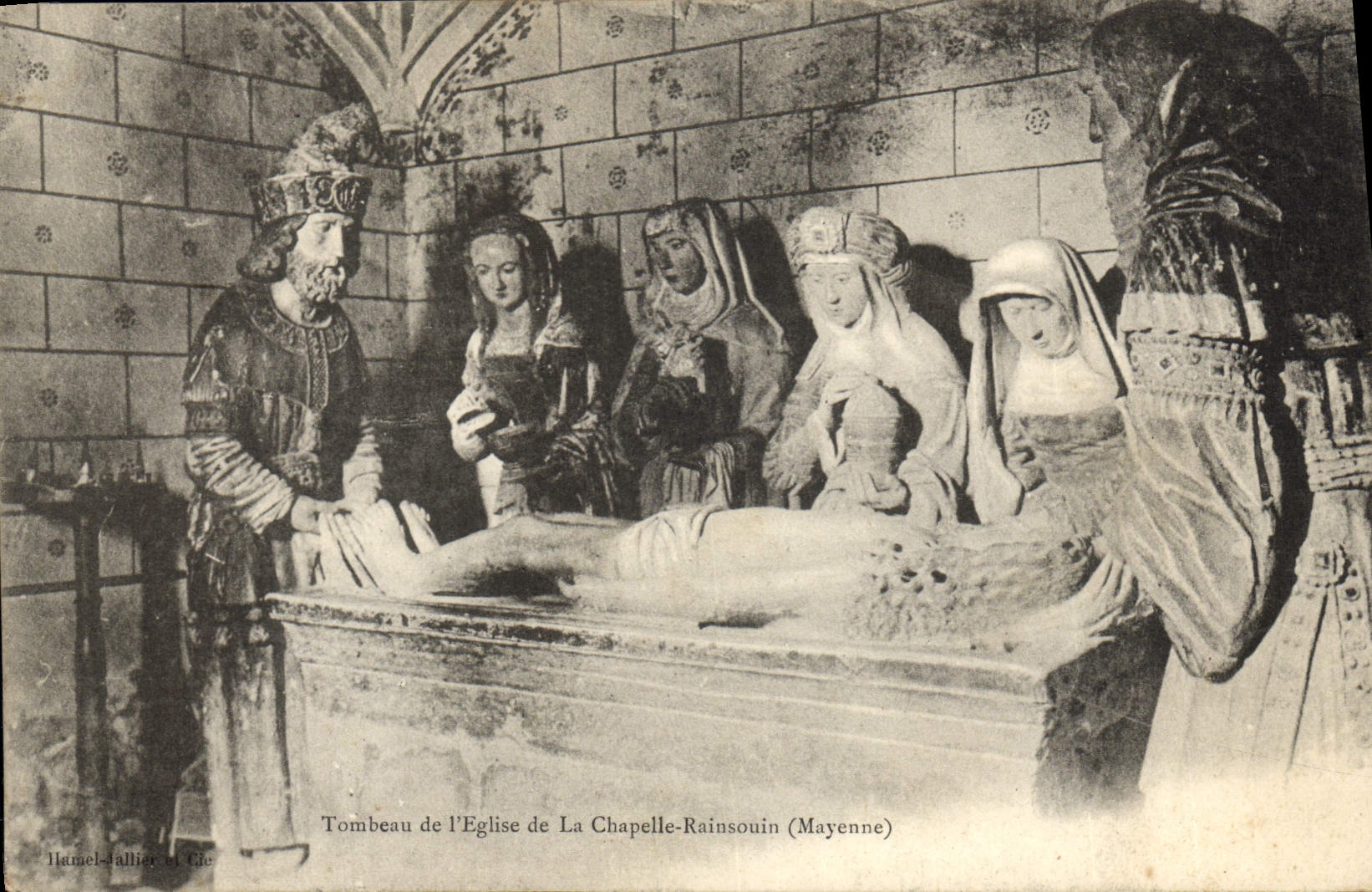 CPA Tombeau de l'eglise de la Chapelle Rainsouin Mayenne 