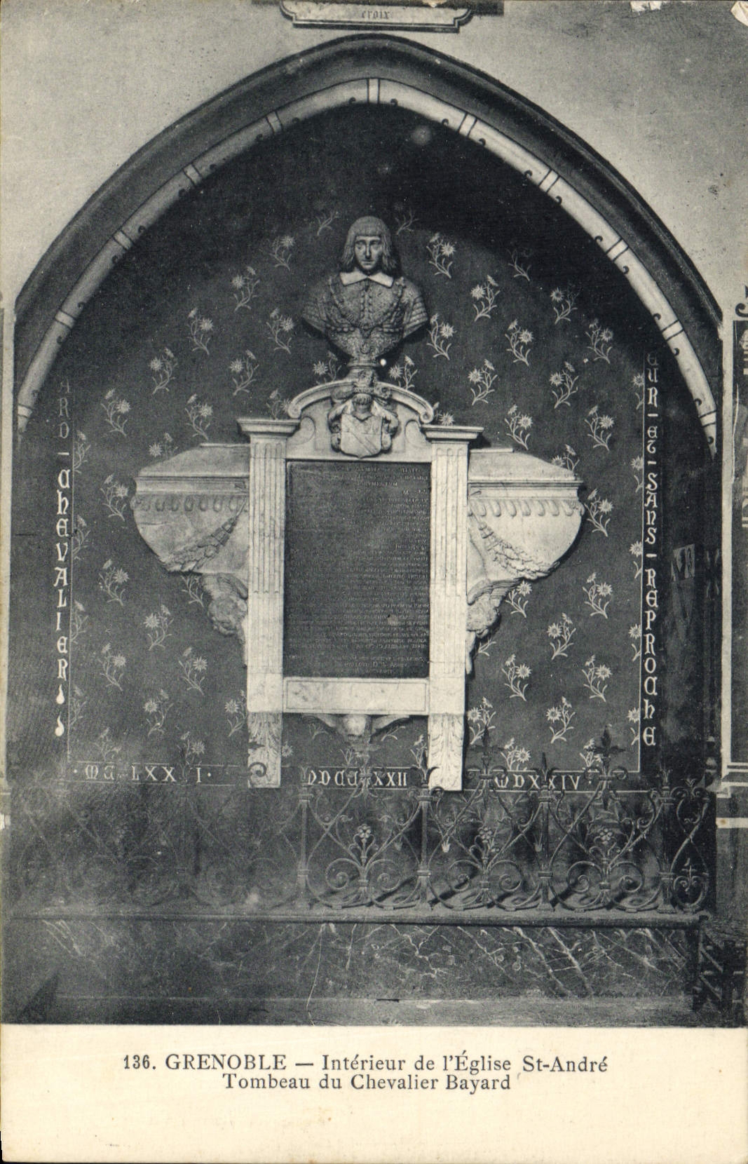 CPA Grenoble Interieur de l'eglise St Andre Tombeau du Chevalier Bayard