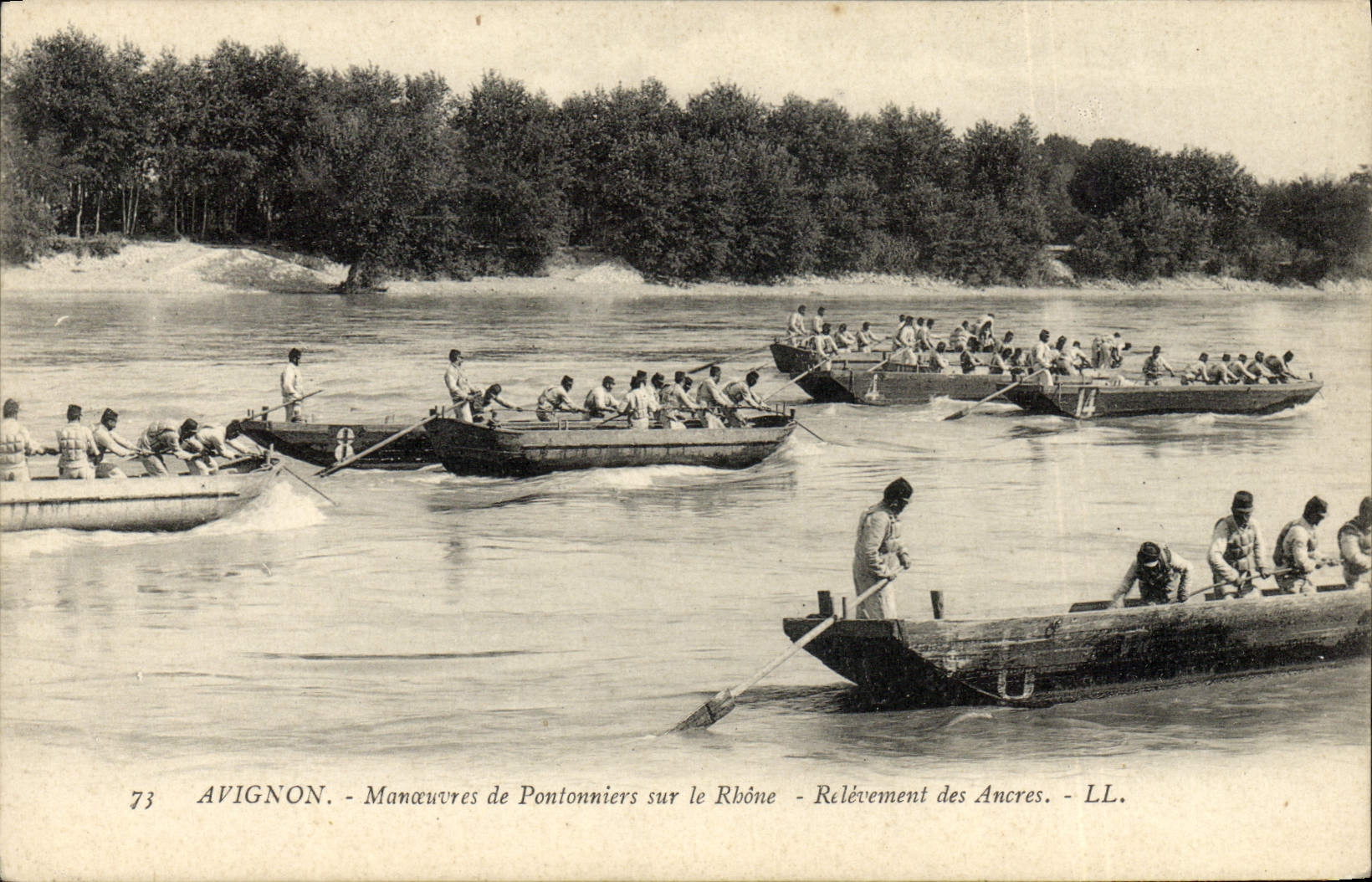 CPA Militaria Avignon Manoeuvres de pontonniers sur le Rhone Relevement des ancres