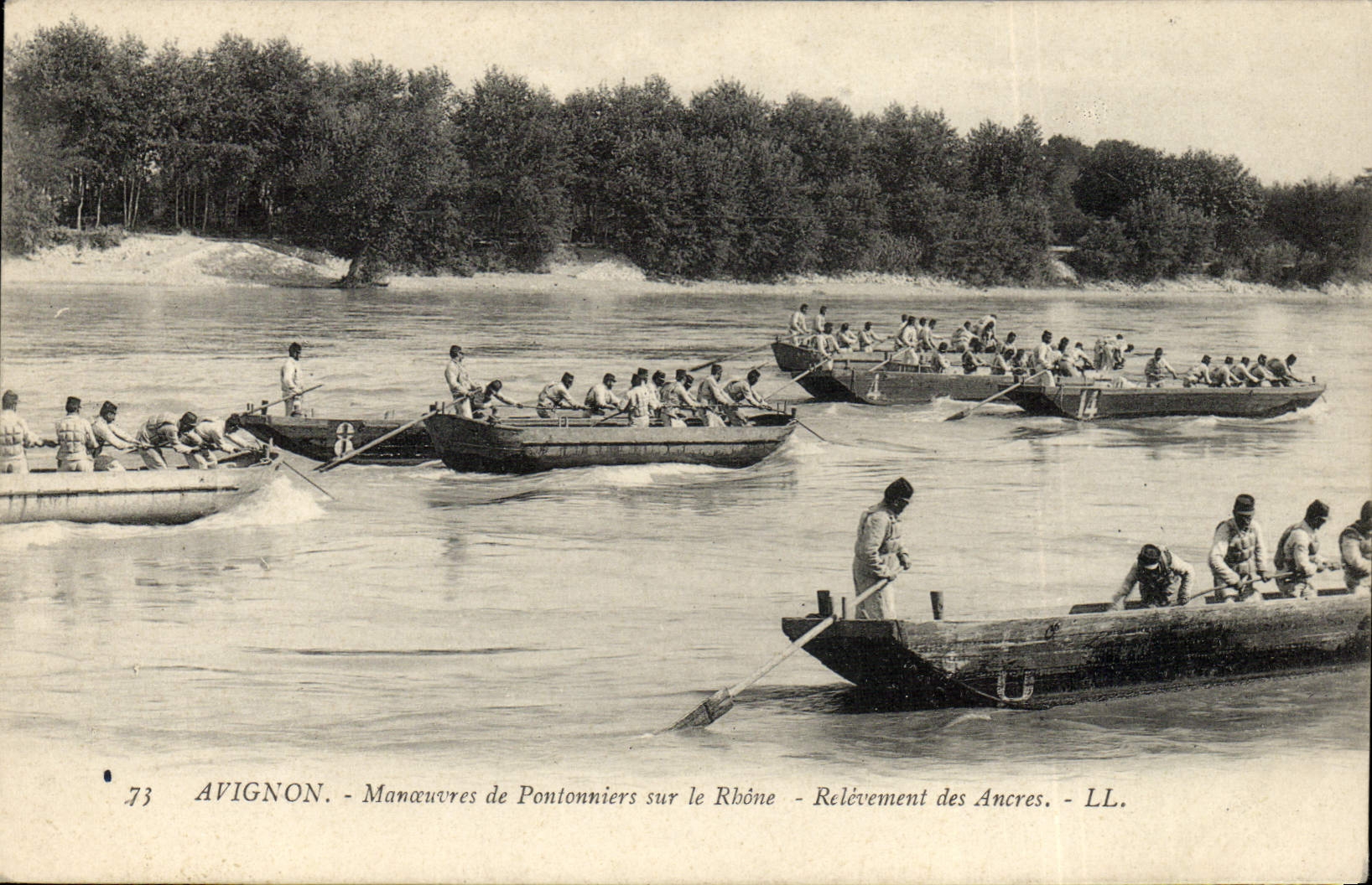 CPA Militaria Avignon Manoeuvres de pontonniers sur le Rhone Relevement des ancres