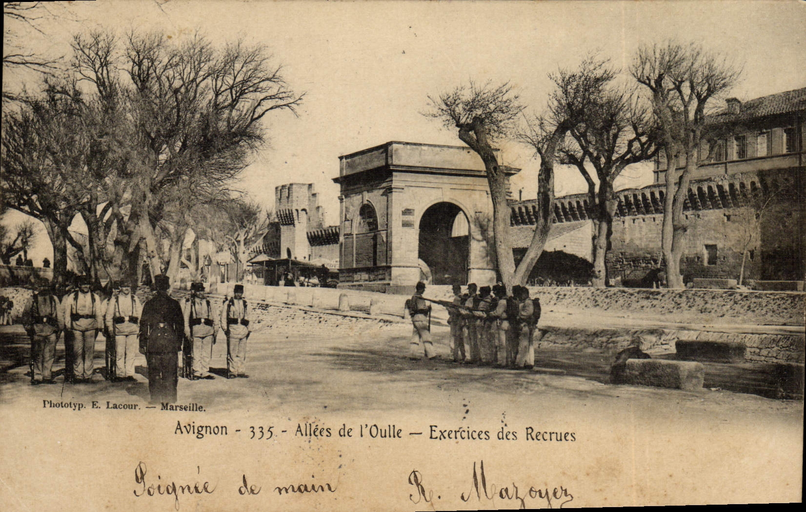 CPA Militaria Avignon Allees de l'Oulle Exercices des recrues