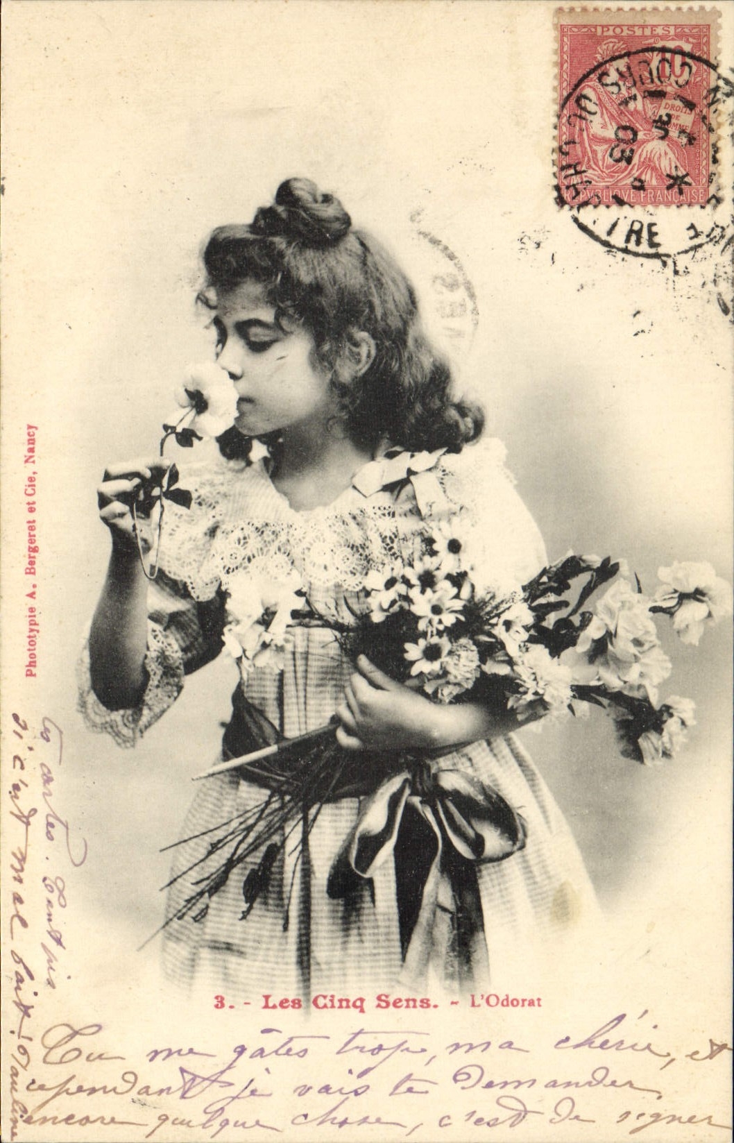 CPA Fantaisie Enfant Les cinq sens L'odorat