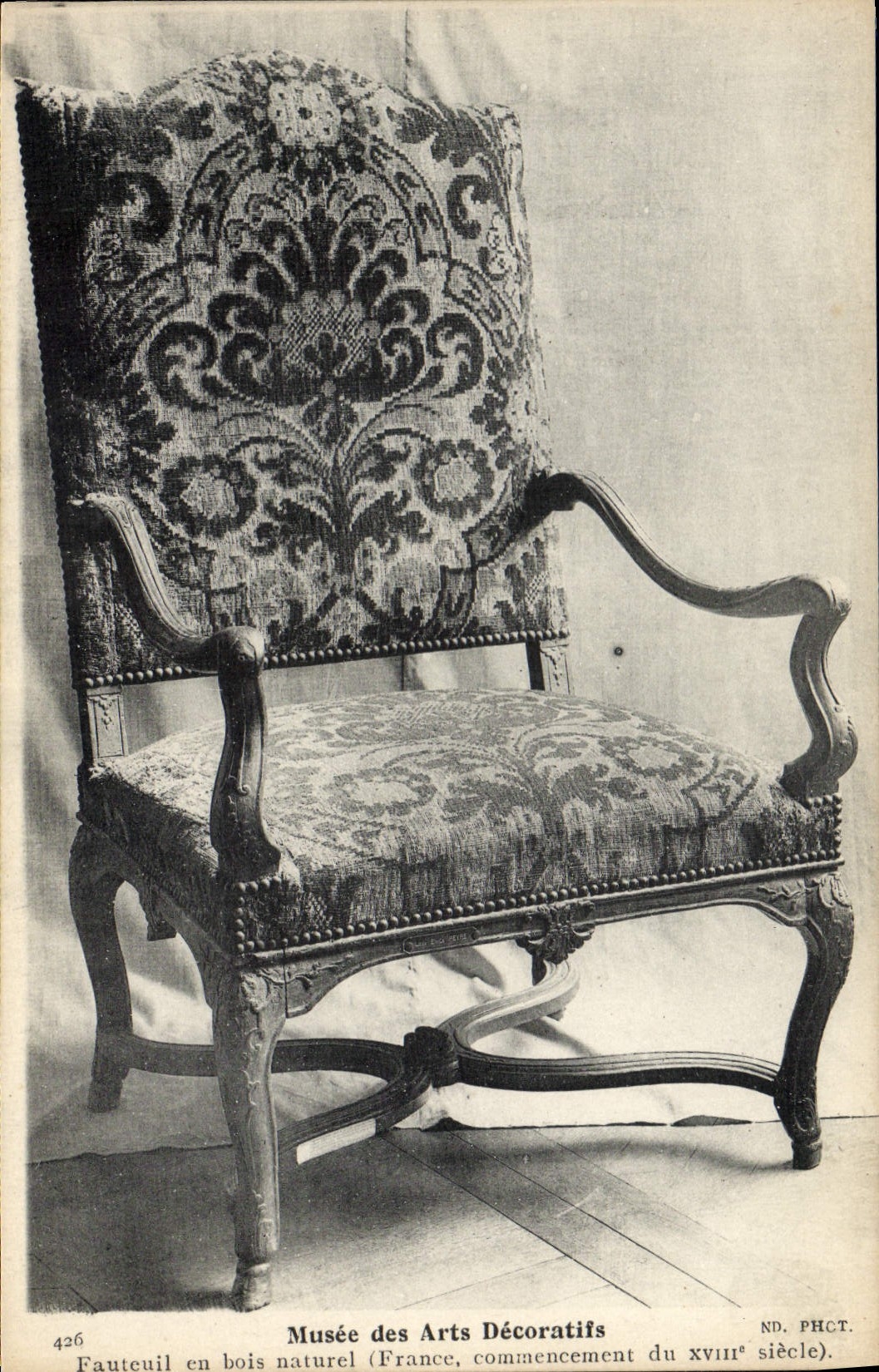 Postal Vagada de las Artes Decorativas Sillón en madera natural