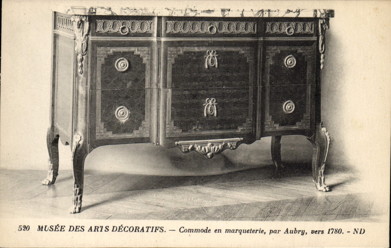 Postal Vagada de las Artes Decorativas C0'moda en marquetería Aubry