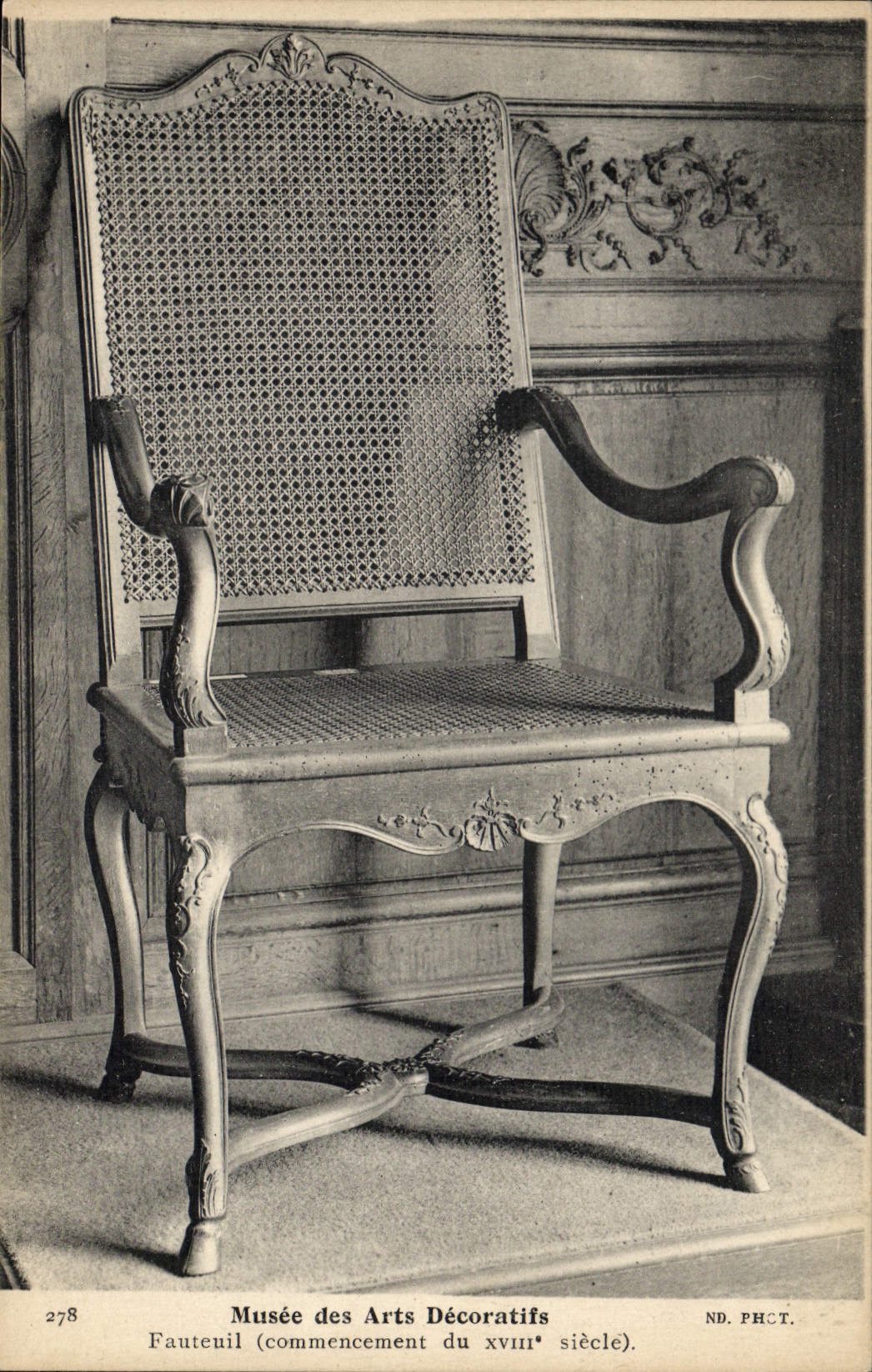 Postal Vagada de las Artes Decorativas Sillón