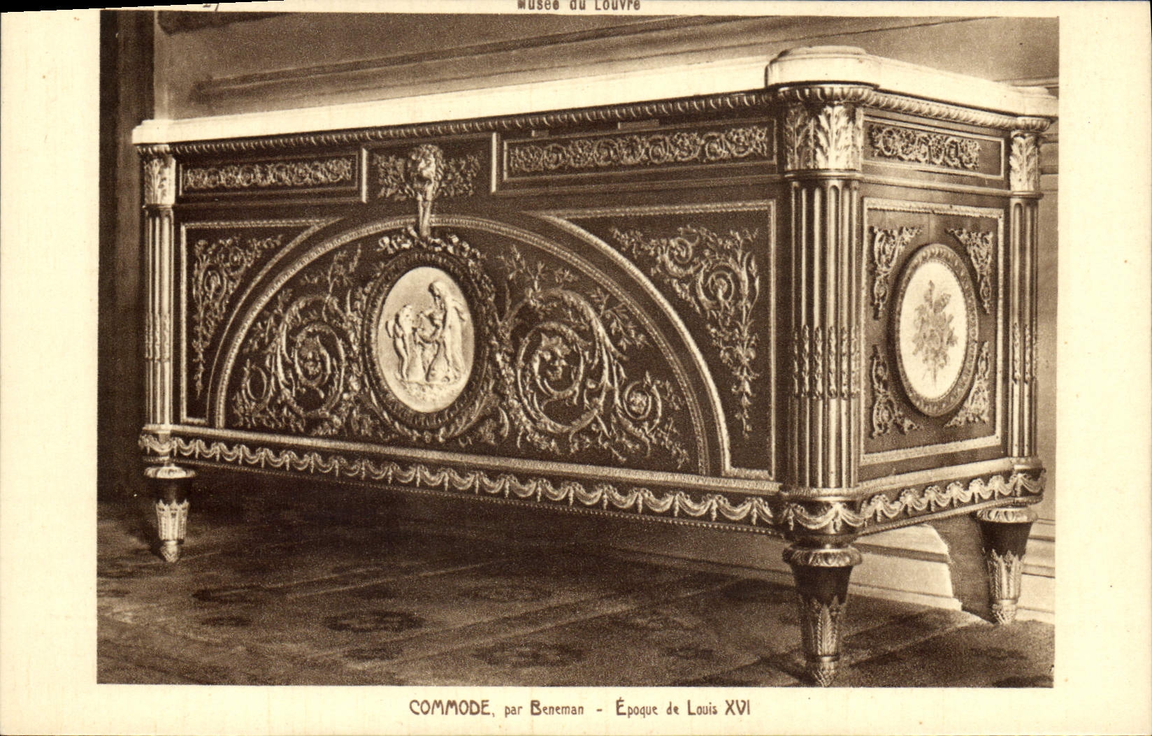 CPA Paris Musee du Louvre Commode Beneman Louis XVI
