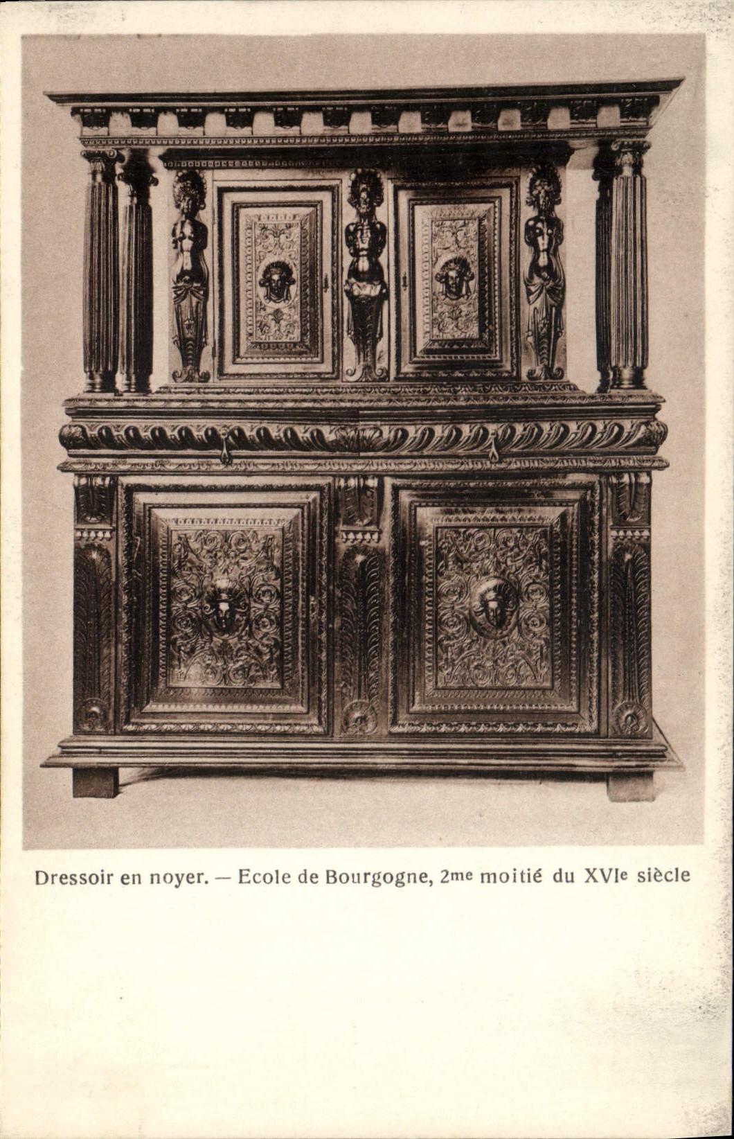 CPA Dressoir en noyer Ecole de Bourgogne