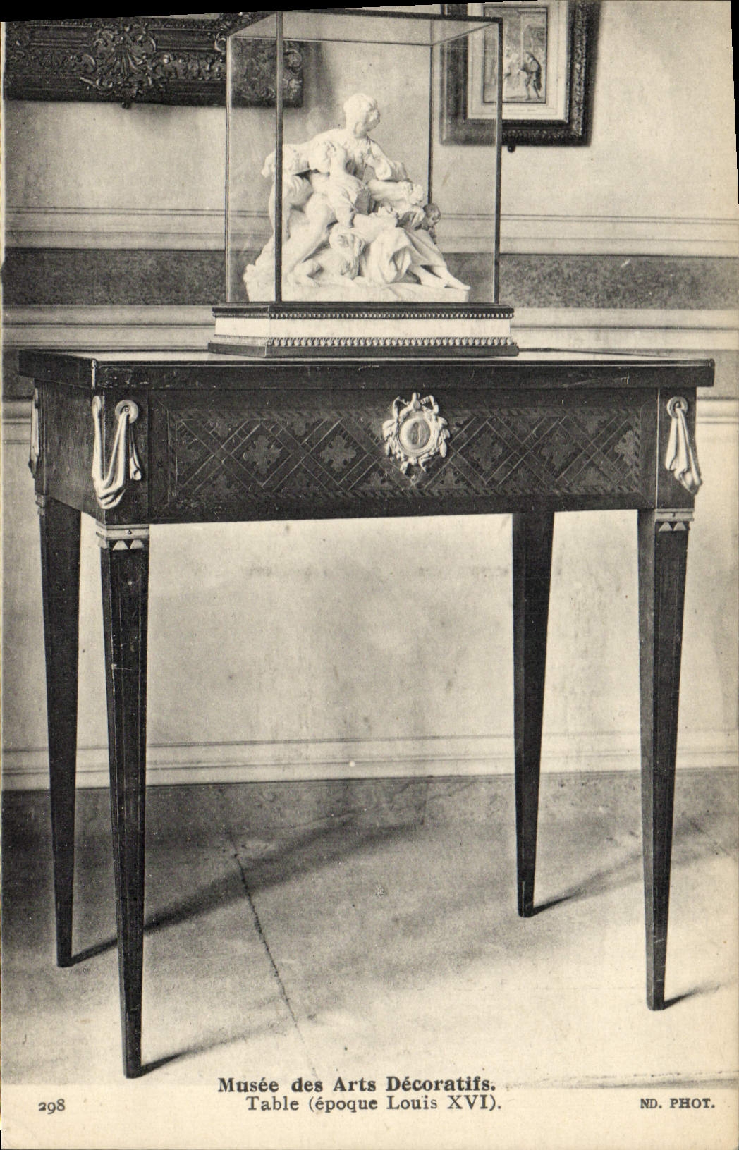 Postal Vagada de las Artes Decorativas Tabla Luis XVI