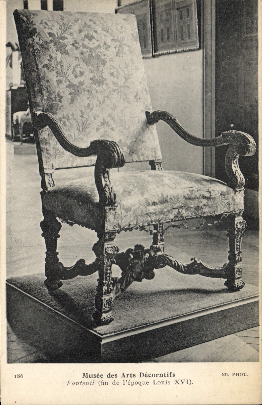 Postal Vagada de las Artes Decorativas Sillón Luis XVI