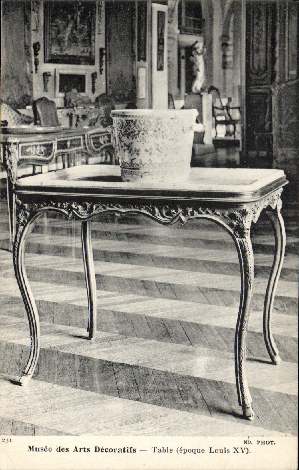 Postal Vagada de las Artes Decorativas Tabla Luis XV