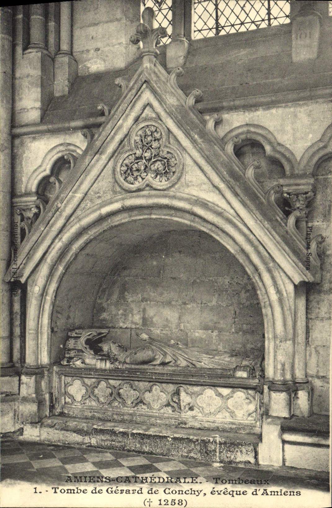 Postal Amiens Catedral Tumbas Tumba de Gerard de Conchy obispo de Amiens
