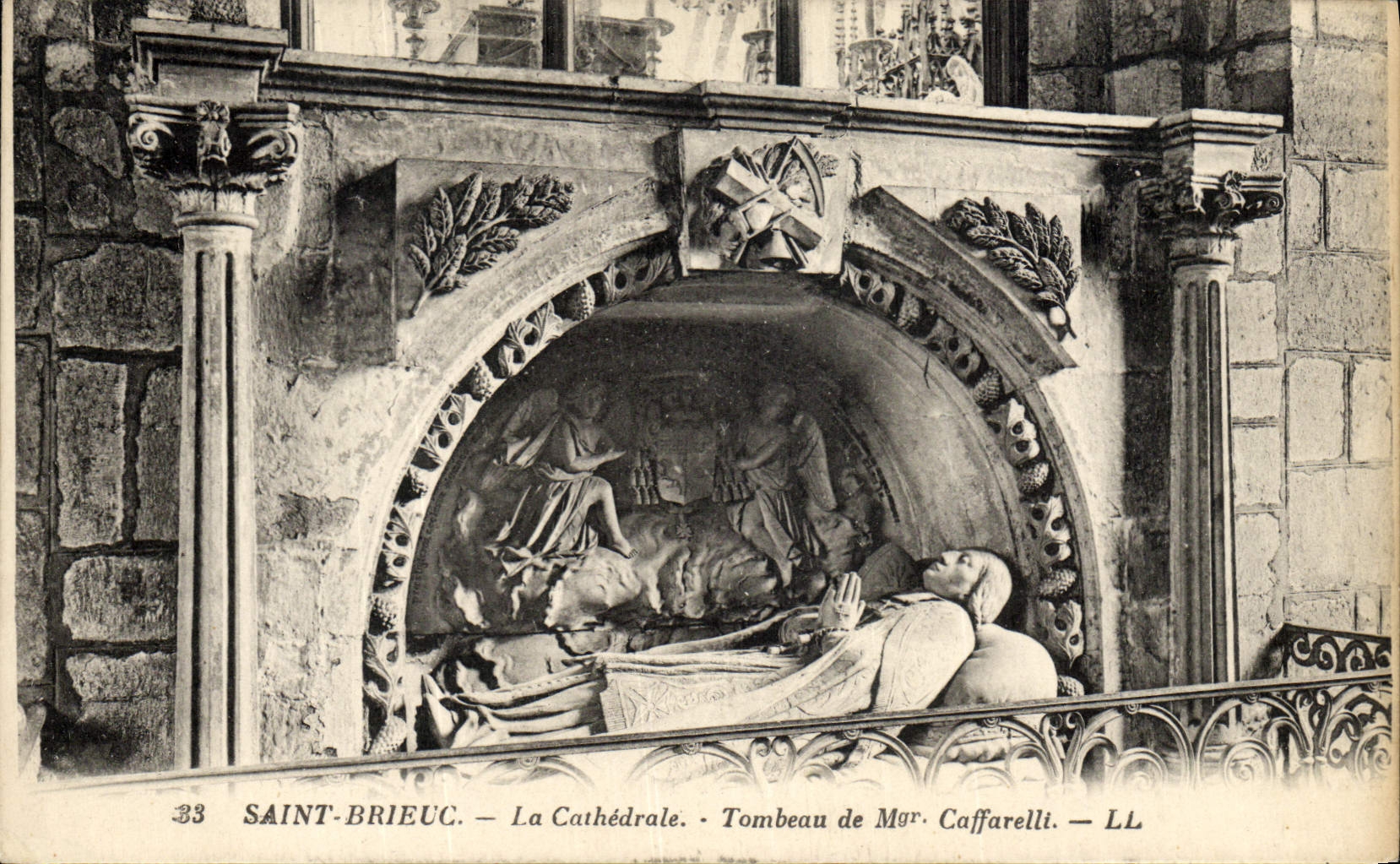 CPA Saint Brieuc La cathedrale Tombeau de Mgr Caffarelli