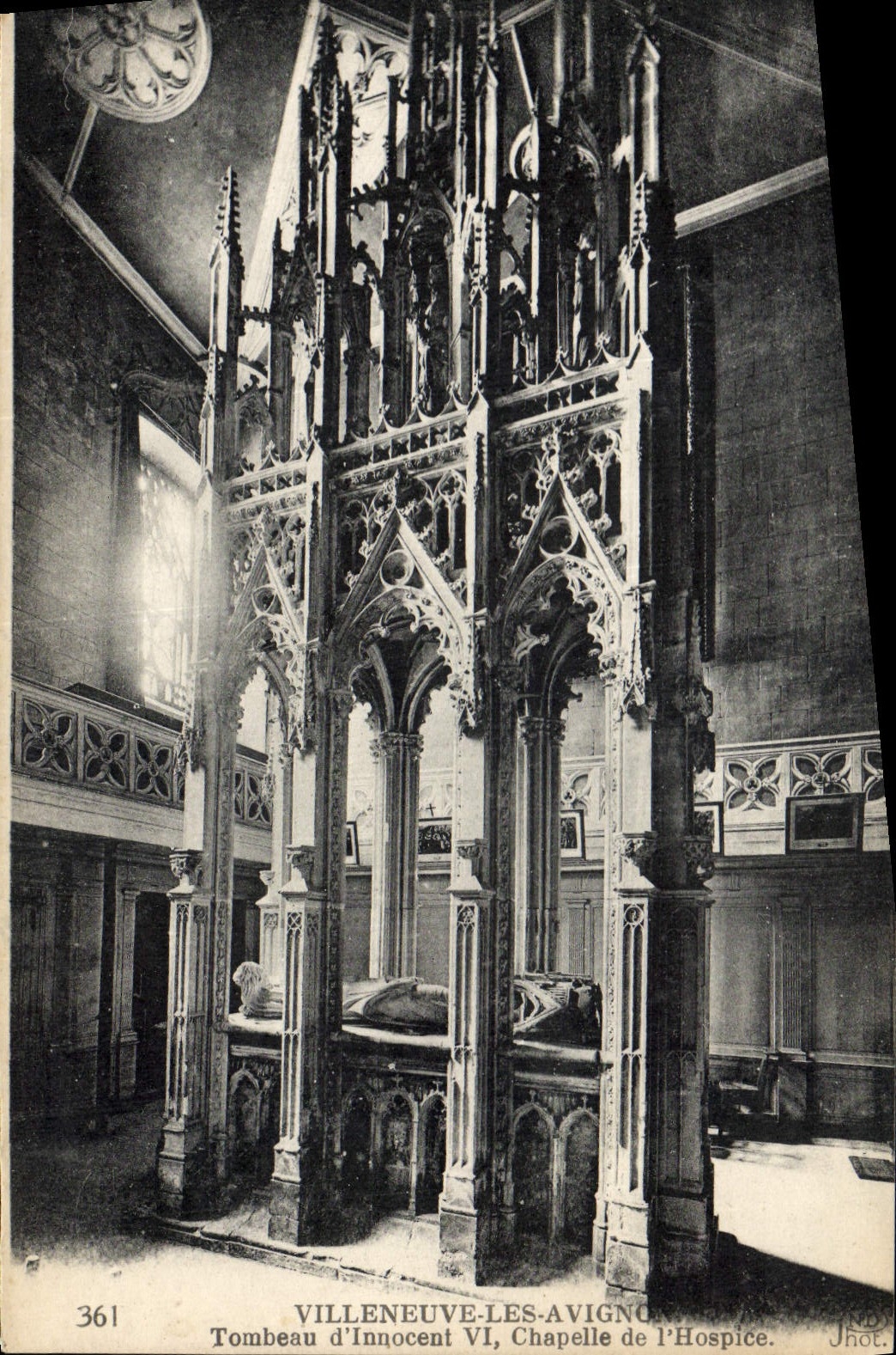 CPA Villeneuve les Avignon Tombeau d'Innocent VI Chapelle de l'Hospice