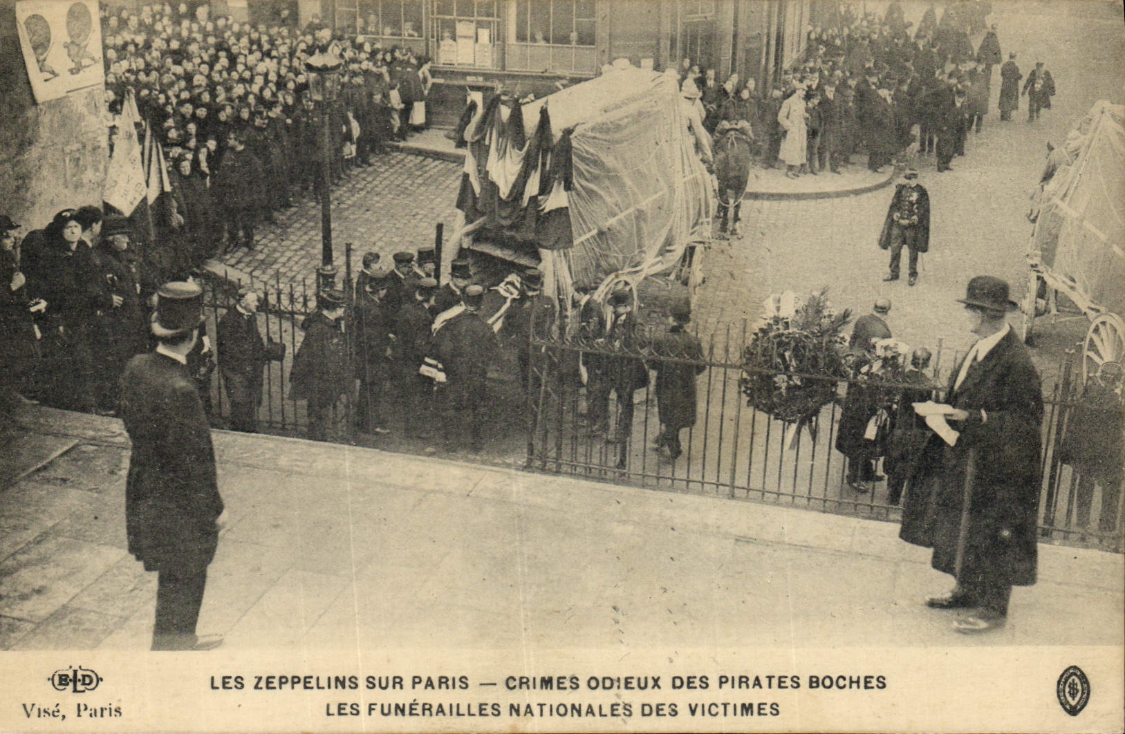 CPA Les zeppelins sur Paris Les funerailles nationales des victimes