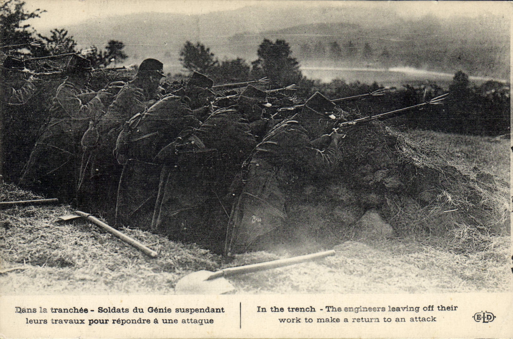 Postal Militaria en los cortada Soldados de ingenieros que suspenden sus trabajos para responder a un ataque