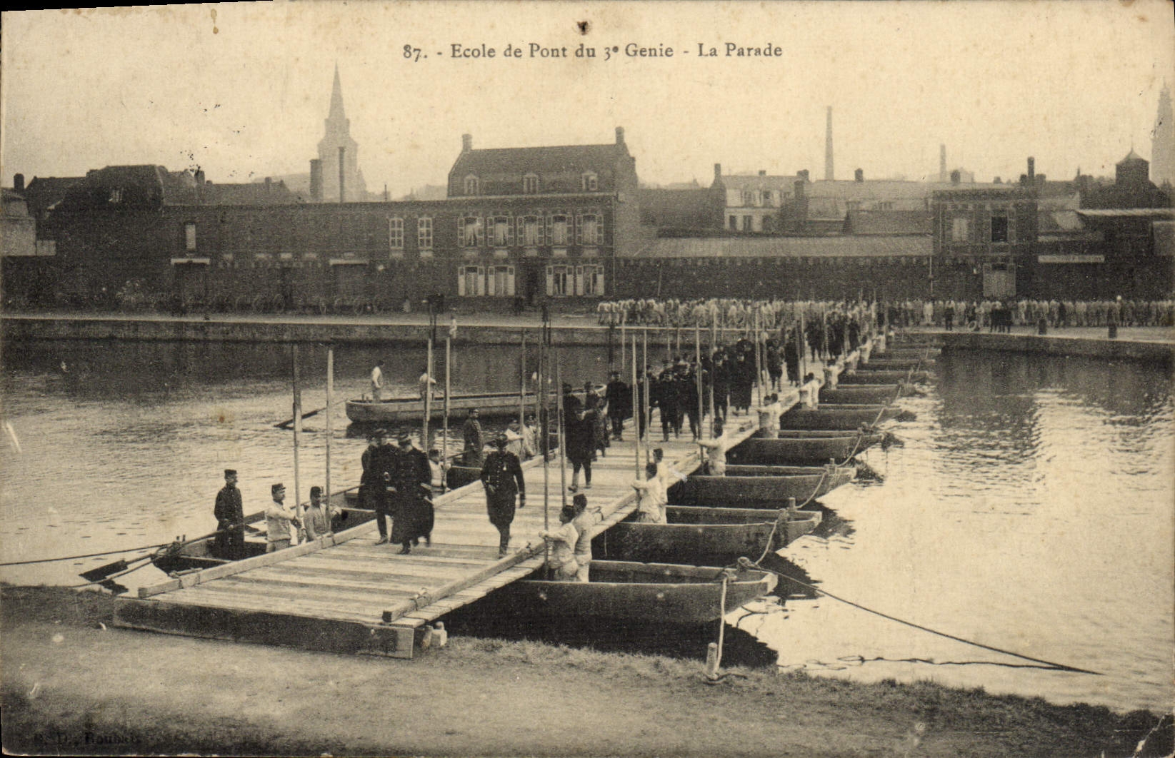 CPA Militaria Ecole de pont du 3eme Genie La parade