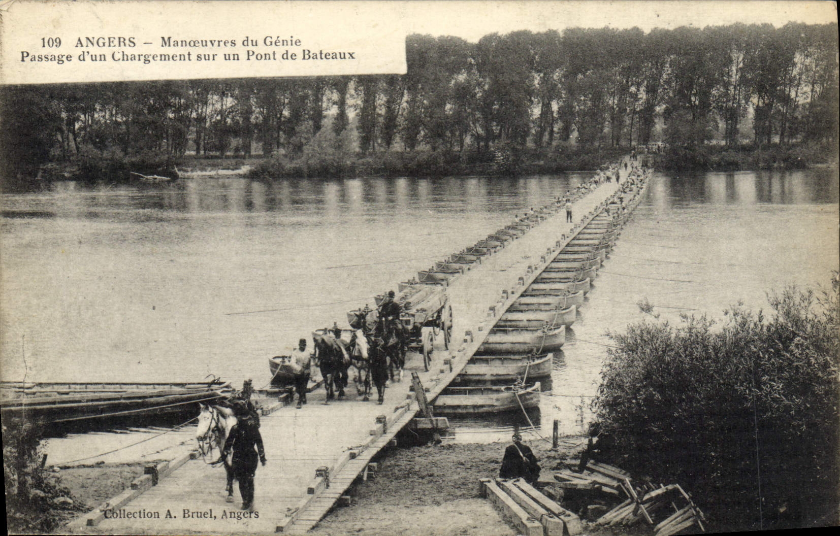 Vintage Postcard Militaria Angers Operations of the Genius Passage of a loading on a bridge of boats